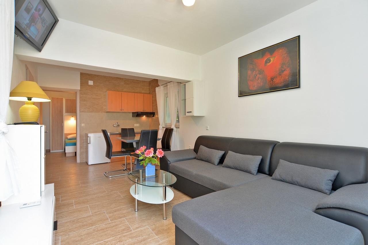 Volf 1405 Apartment