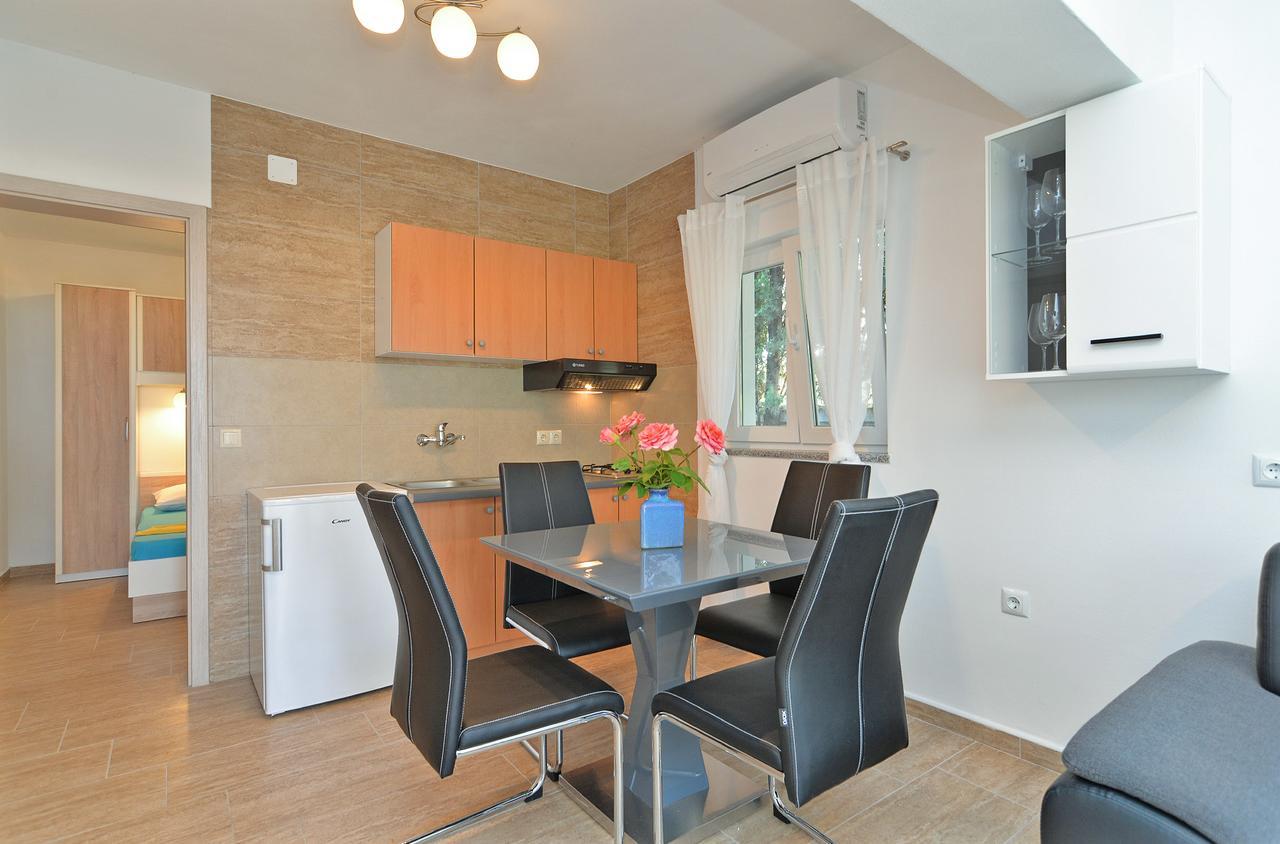 Volf 1405 Apartma Peroj