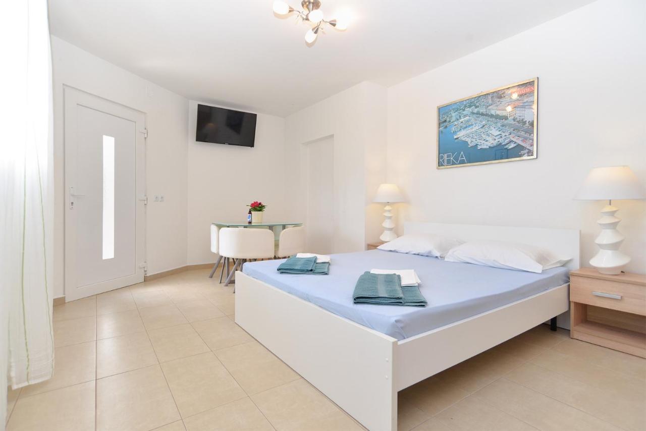 Volf 1405 Apartma