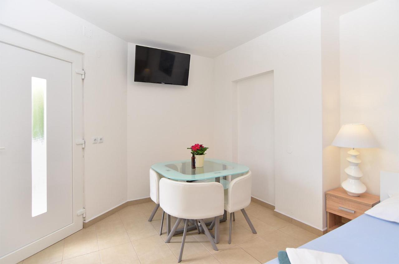 Volf 1405 Apartment
